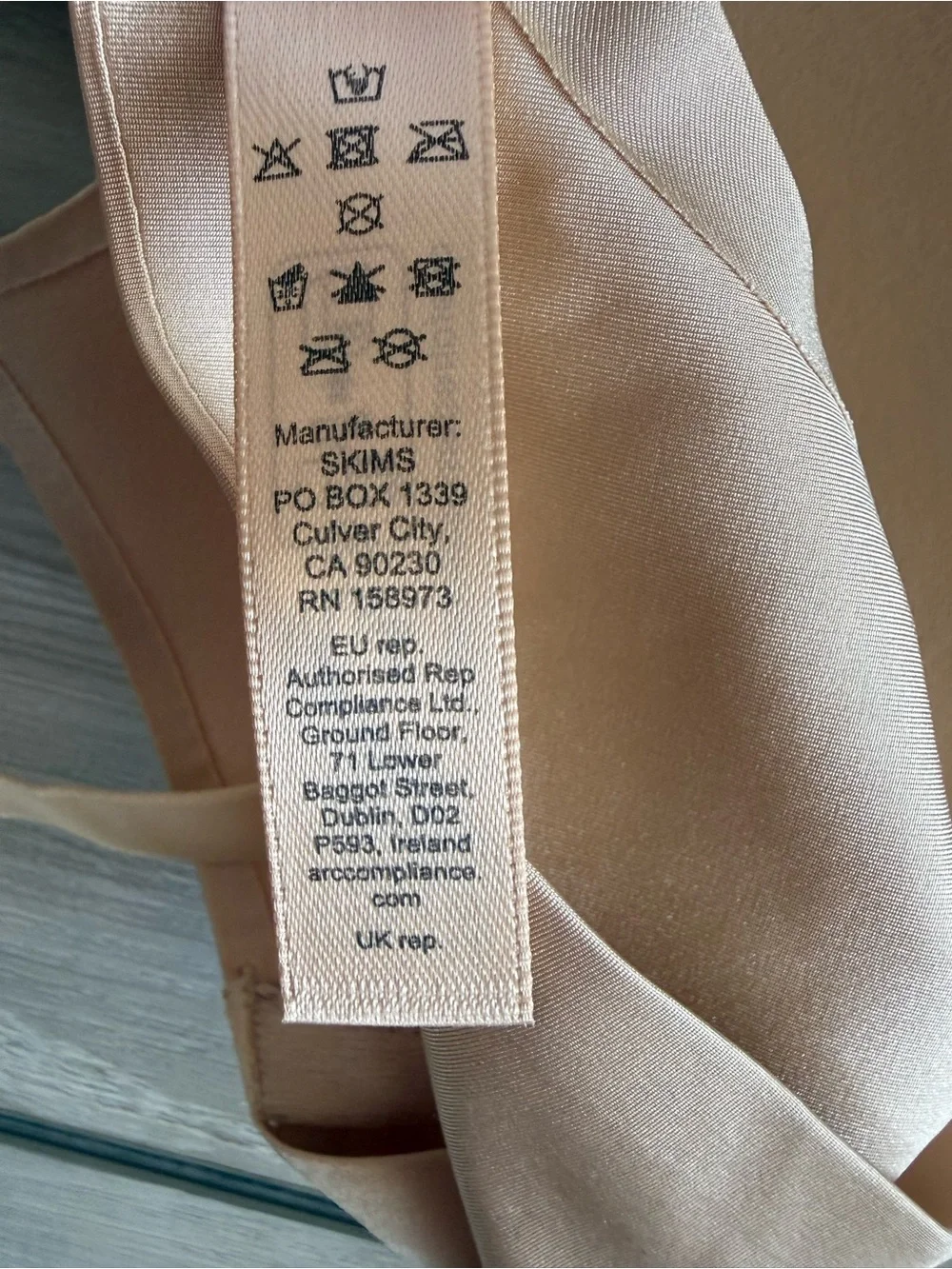 SKIMS Ultimate Push Up Plunge Bra Beige 32C NWT IN PACKAGE - Picture 9 of 11